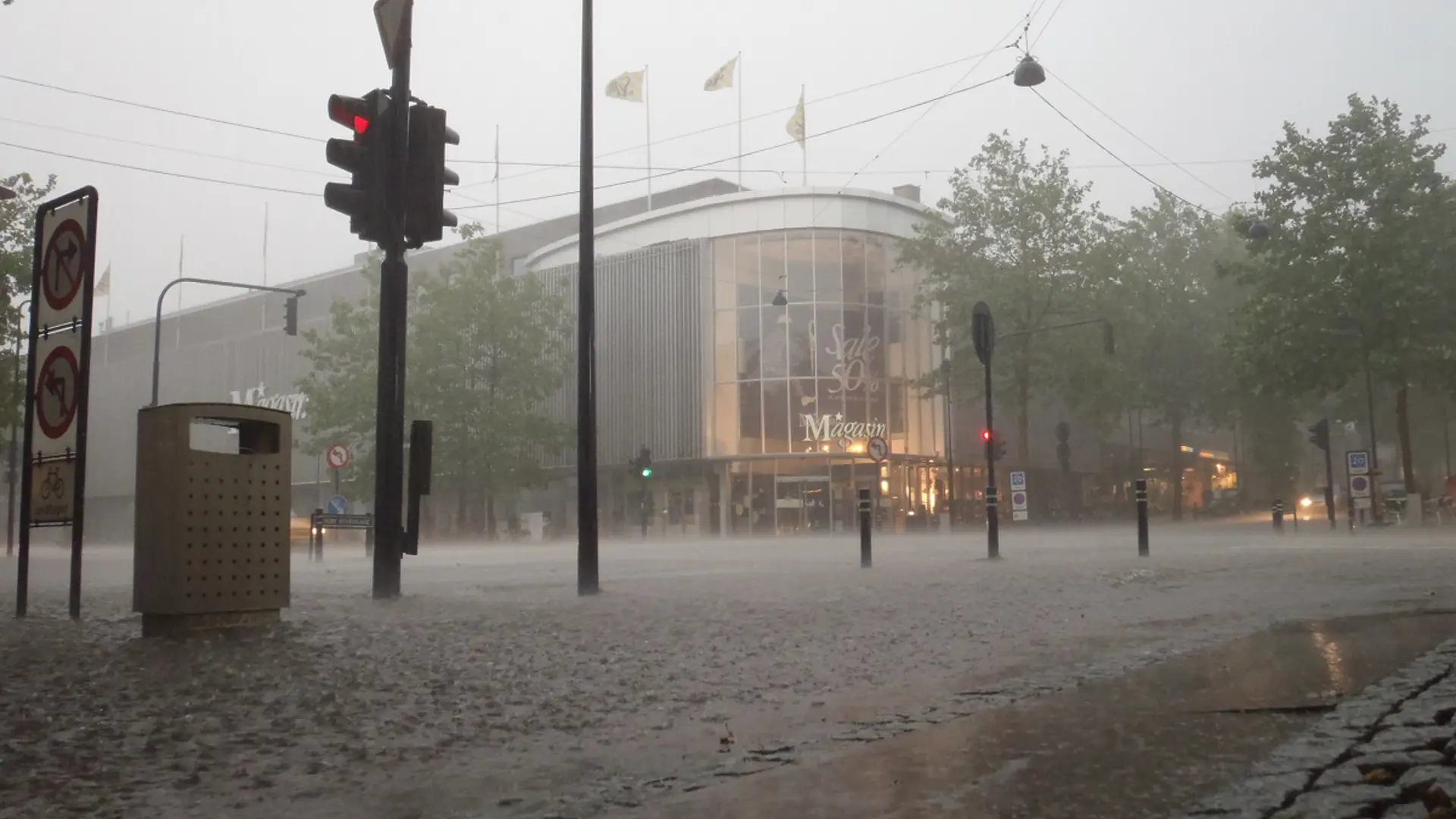 Lyngby Hovedgade Magasin 2011 07 02 1200